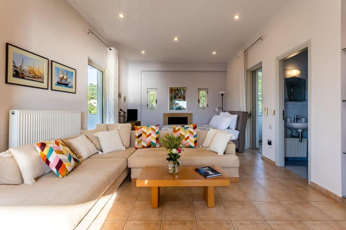 Kitries Summer Getaway - Eden Comfy Holiday home